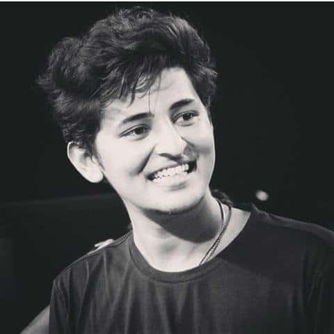 18+ Darshan Raval Mother Rip Background