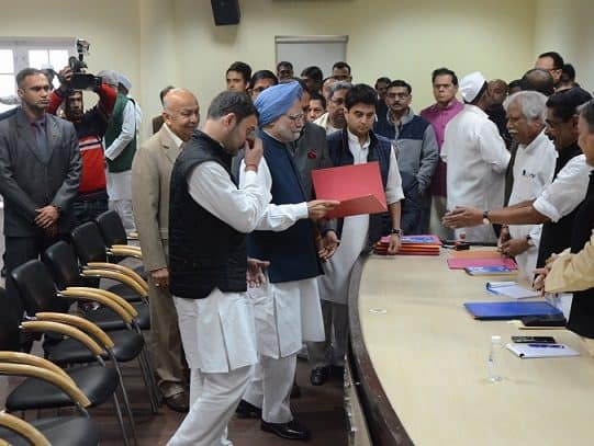 Manmohan Singh filing papers for Rahul Gandhi