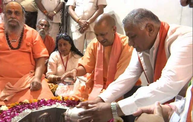 Yogi Adityanath And VK Singh