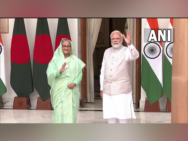 Hasina Meets Modi At Hyderabad House