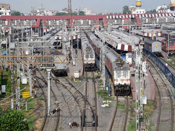 MGR Chennai Central- New Delhi Tamil Nadu Express