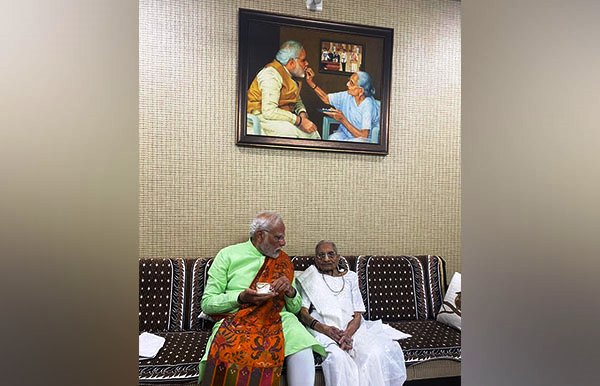 Narendra Modi Meets Mother
