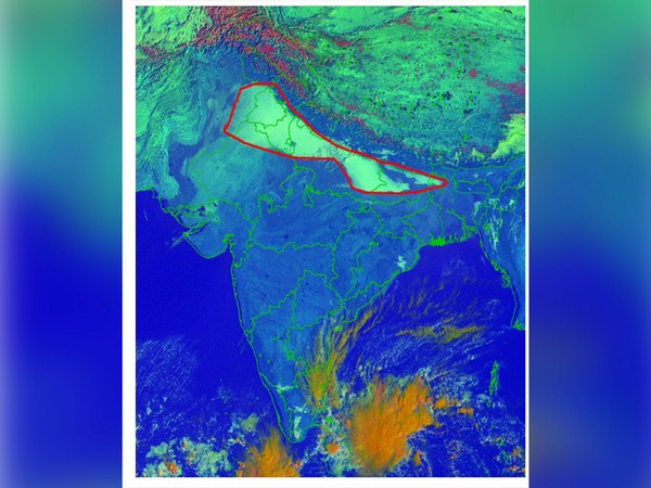 Dense Fog Grips Large Parts Of Northern India | Lokmarg
