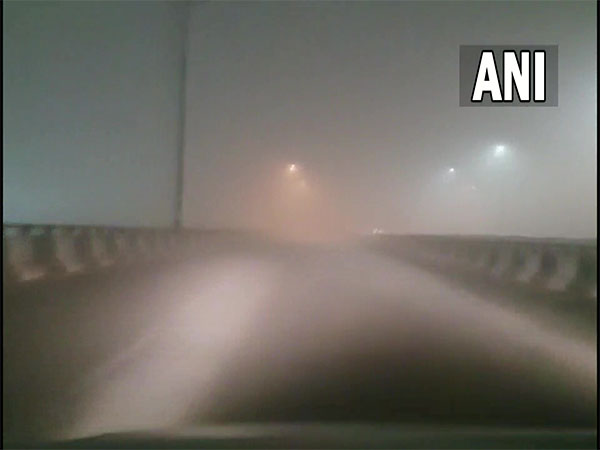 Delhi Wakes Up To Dense Fog As Cold Wave Continues In NCR | Lokmarg