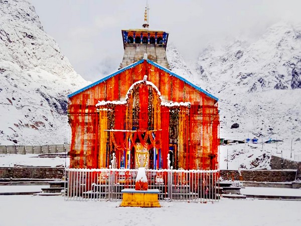 Badri-Kedar Temple Body Offers Prayers For Heeraben's Speedy Recovery | Lokmarg