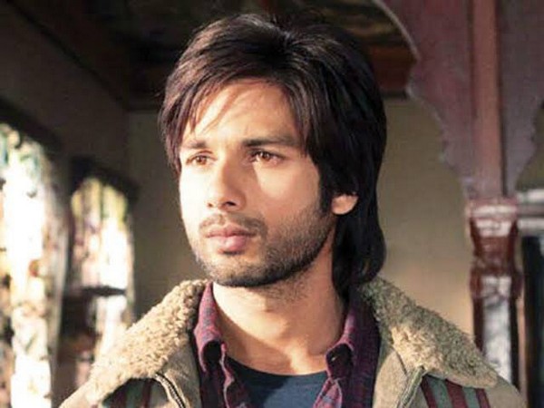 Shahid Shares Glimpse Of Exhausting Night Shoots