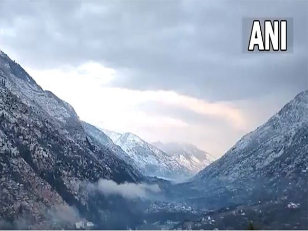 U'khand: Higher Mountain Range In Chamoli, Badrinath Receives Fresh Snowfall