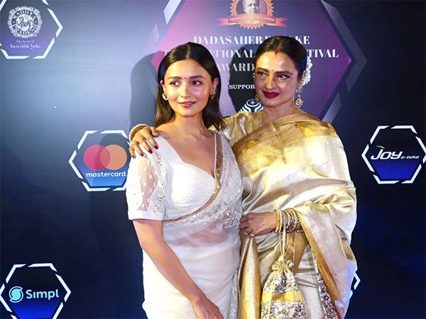 Alia, Rekha Share Special Bonding At Dadasaheb Phalke International Film Festival Awards