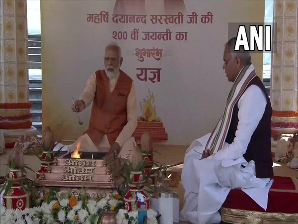 Modi Inaugurates Dayanand Saraswati’s 200th Birth Anniv Celeb