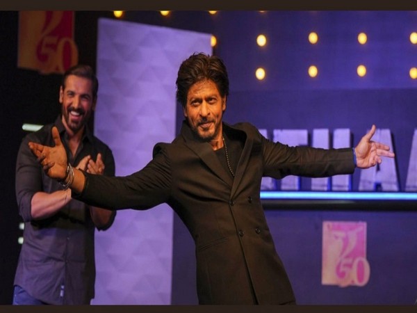 Fan Asks Out SRK For Valentine's Day Date