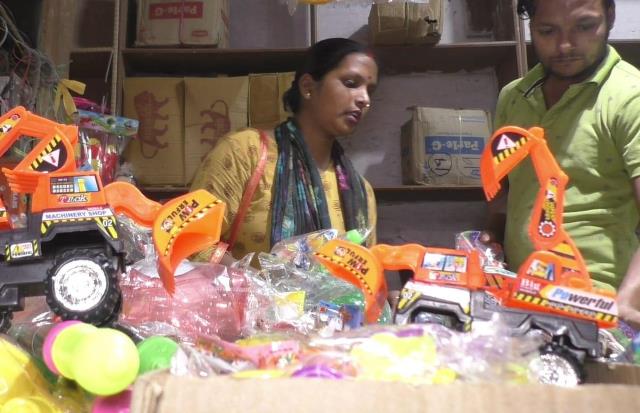 This Holi, Chinese Merchandise Loses Market Share