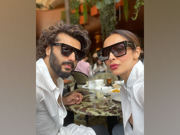 Malaika Poses With Arjun At Her Mom’s 70th Birthday