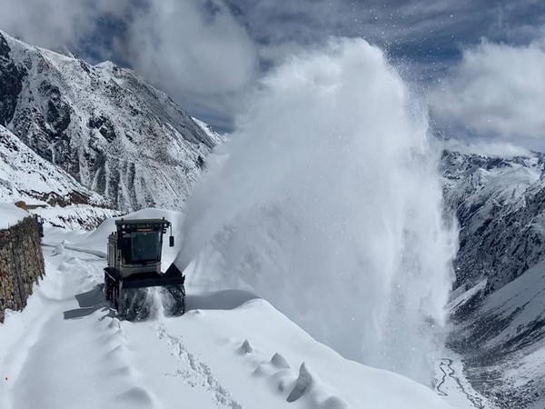 Sikkim: Trishakti Sappers, BRO Launch Massive Snow Clearing Ops