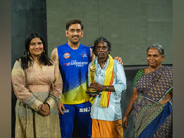 Dhoni with Elephant Whisperers