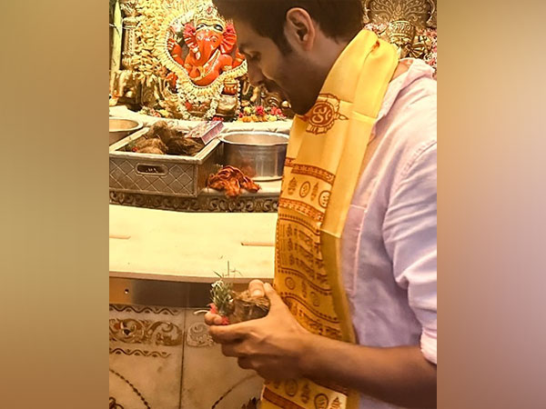 Kartik Blessings At Siddhivinayak Temple