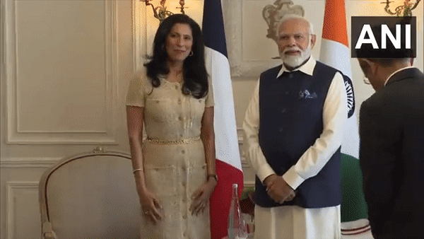 Modi with thought leaders in paris