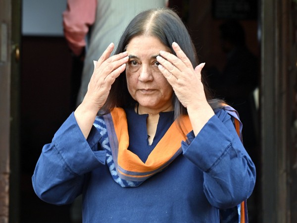 Maneka Gandhi Elvish Yadav