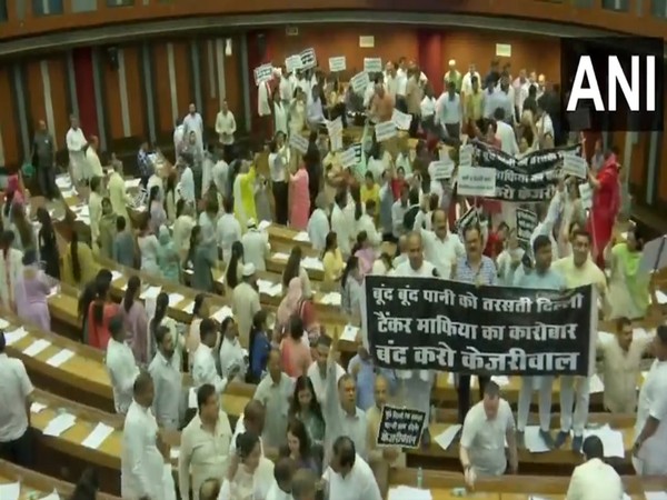 Arvind Kejriwal in the Municipal Corporation of Delhi (MCD)