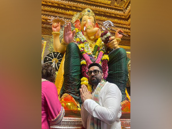 Ayushmann Khurrana renowned Lalbaugcha Raja